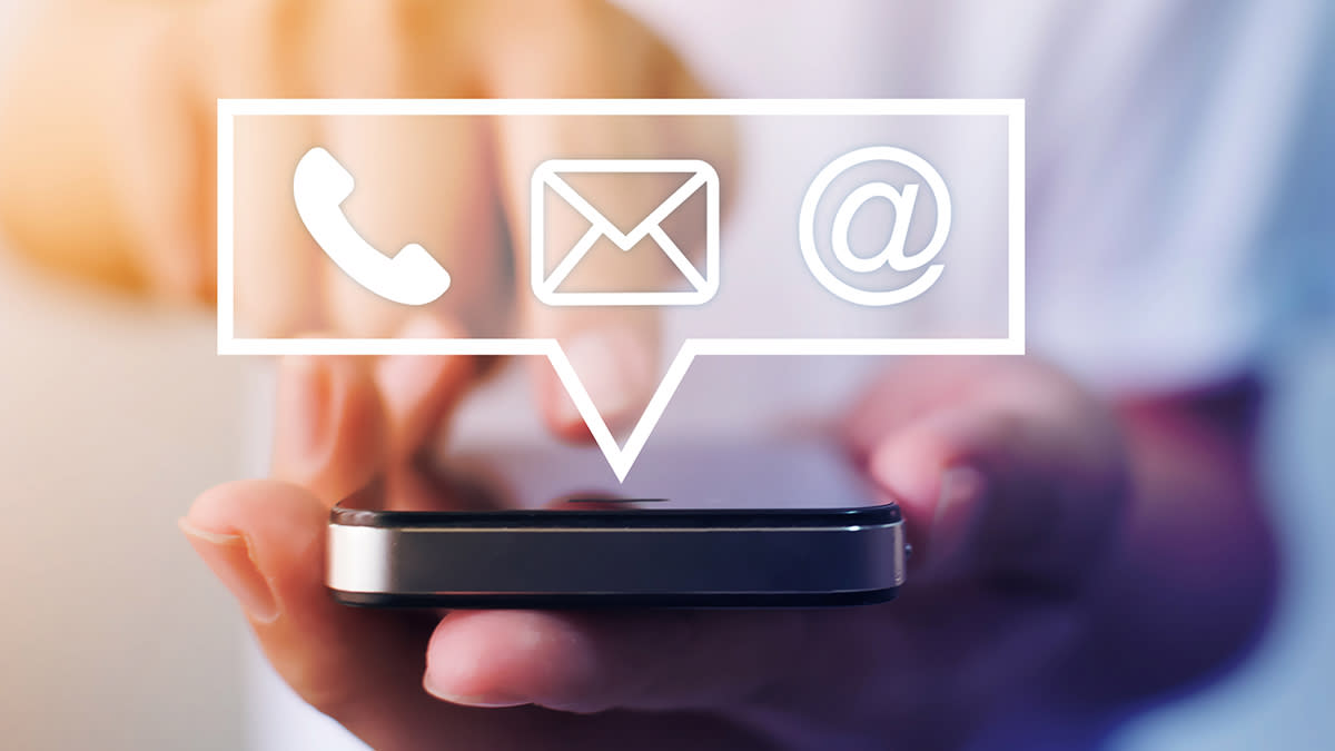 Hvite alfakrøllikon, brevikon og telefonikon over mobil