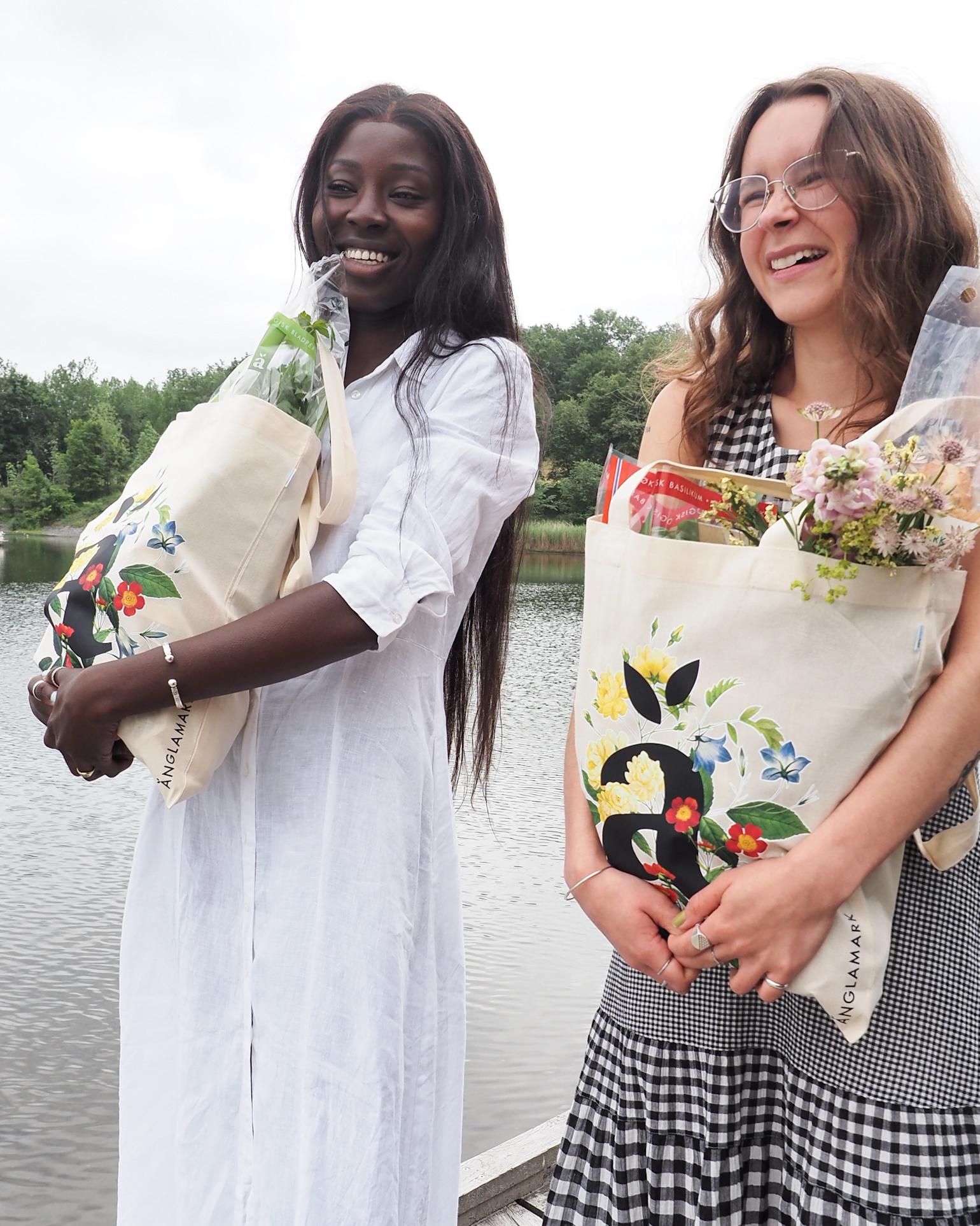 To jenter med bærenett