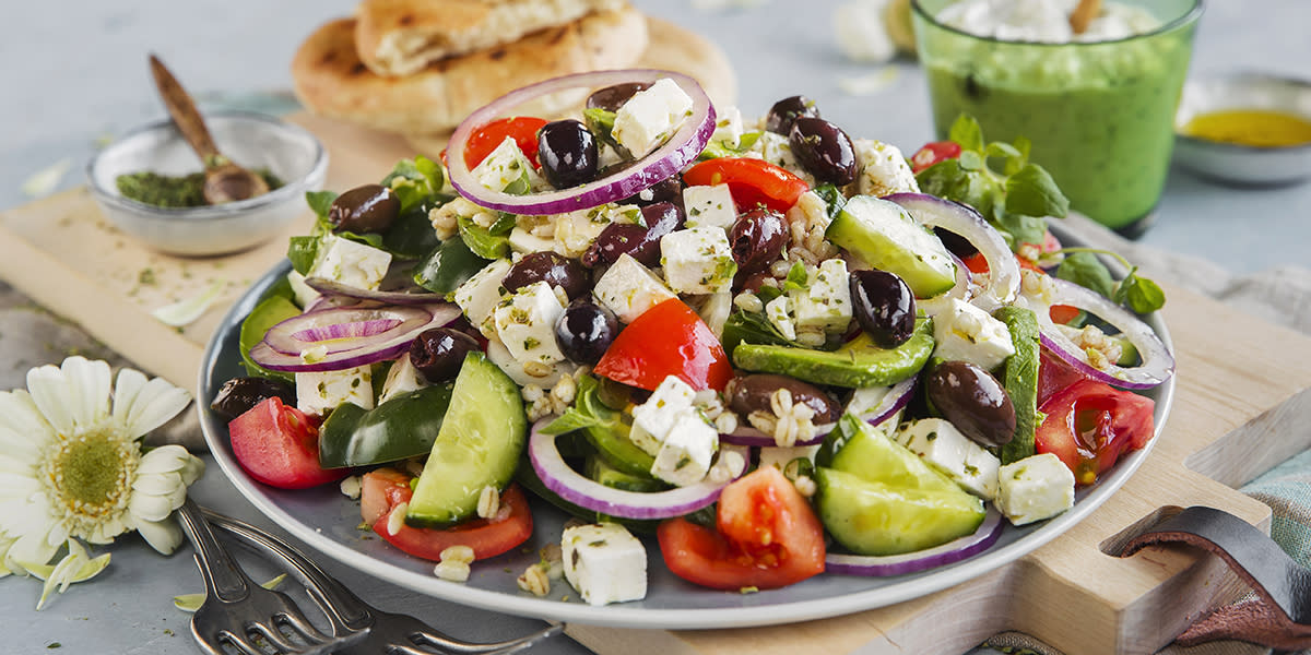 Raus og mettende gresk salat